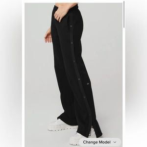 ALO Yoga Courtside Tearaway Snap Pant